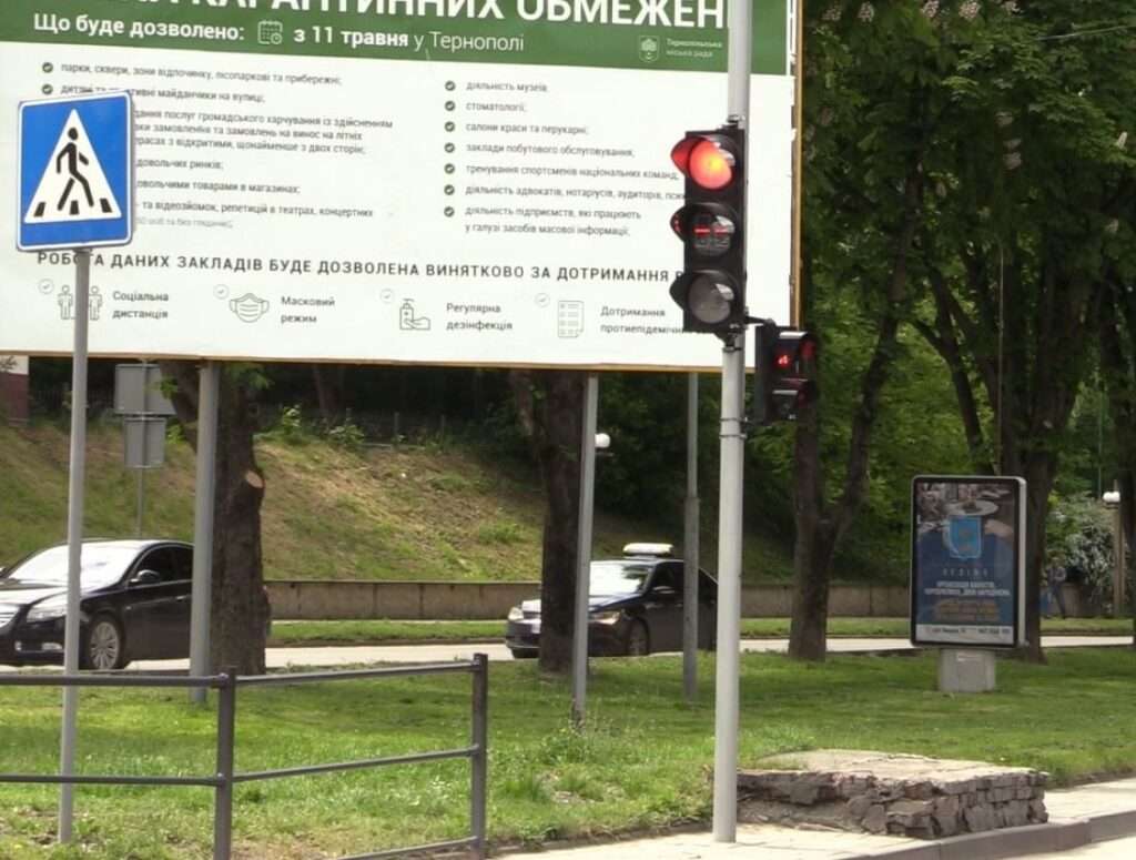 До уваги водіїв: у Тернополі на Крушельницької запрацював світлофор (ВІДЕО)